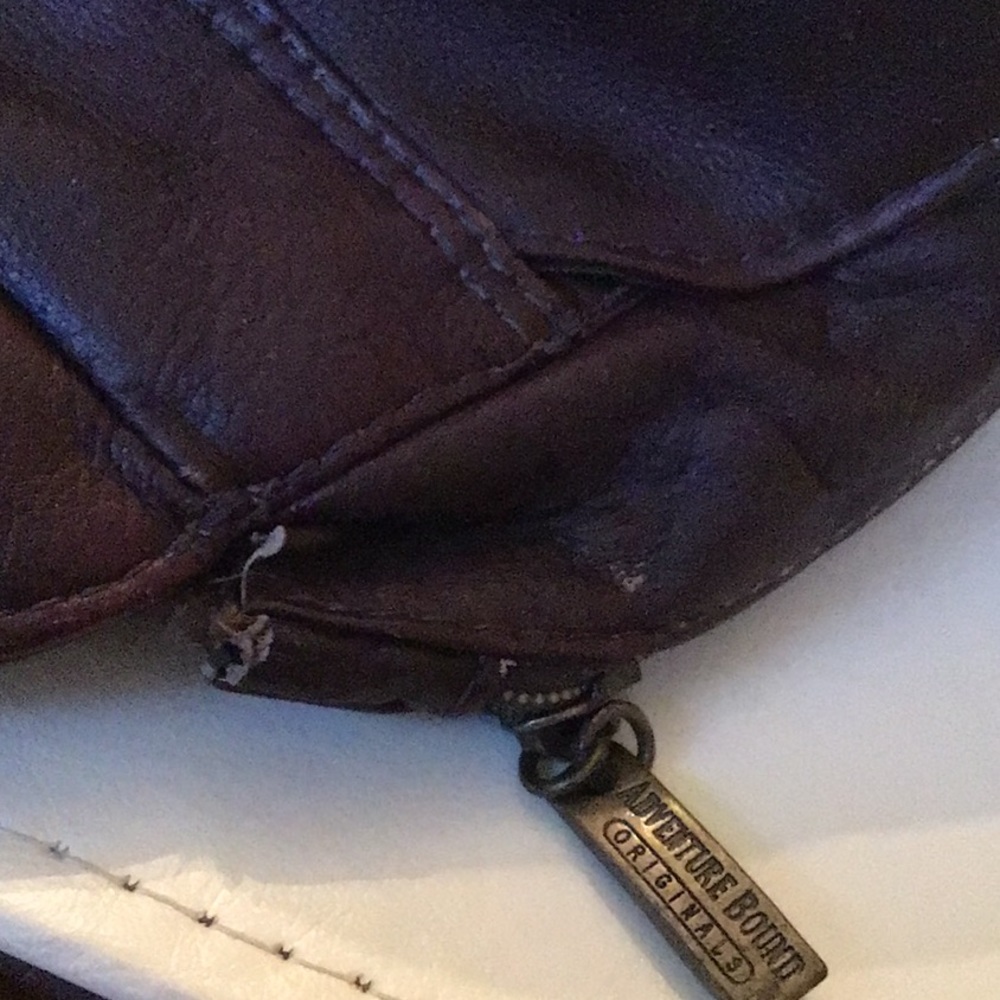 Wilson’s #Adventure Bound #sling bag - Picture 13 of 13